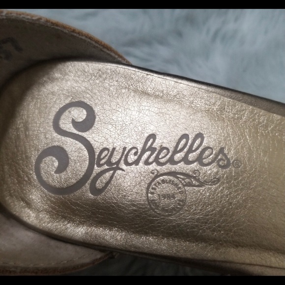 Seychelles Metallic Gold Sandals - Picture 7 of 8